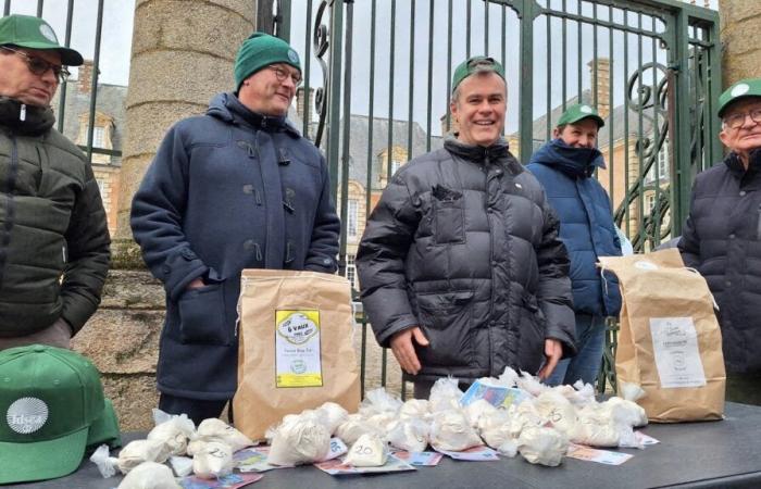 Assimilated to dealers by the OFB, farmers from Orne offer bags of flour in the street