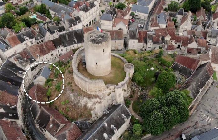 a wall collapses near the keep in Châtillon-sur-Indre