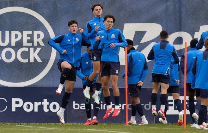 FC Porto signed up André Oliveira and João Teixeira for the game against Olympiacos