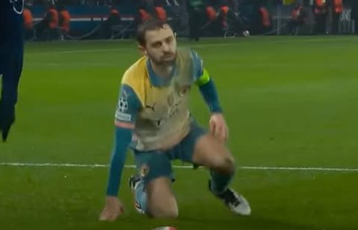 the disillusioned face of Bernardo Silva after a little bridge from Ousmane Dembélé