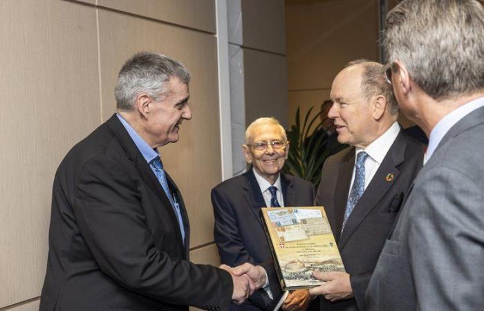 Souillac: Jean-Pierre Magne presents his book on Second Empire philately