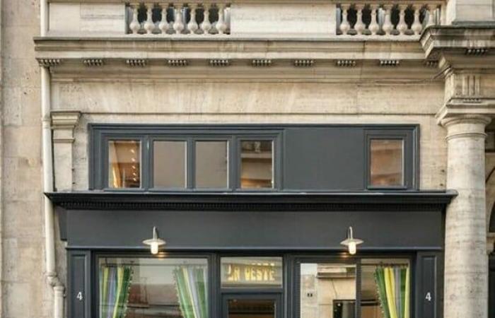 The jacket inaugurates its first permanent setting in Paris