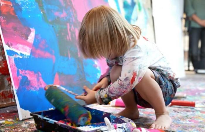 At only 3 years old, this child is nicknamed the “little picasso”: he sells his paintings at more than 15,000 euros