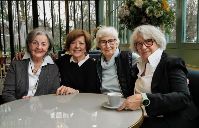 Podcast: At 80, four women unroll their life in the microphone