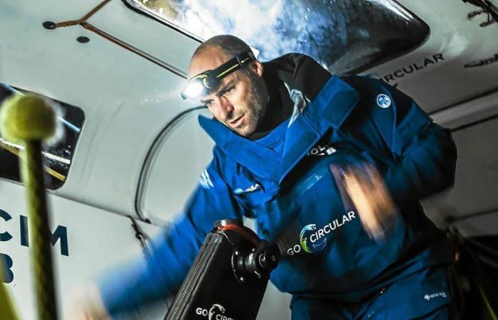 Vendée Globe: Lunven takes 6th place, Davies delays