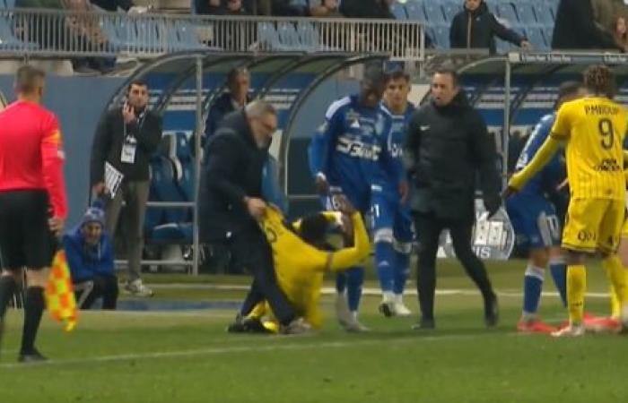 the incredible tantrum of the Bastia coach dragging an opposing player to the ground