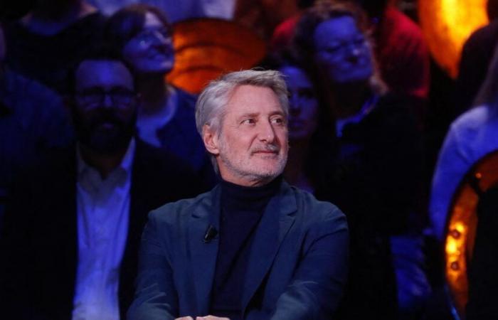 Antoine de Caunes owner of a pink brick house in a upscale city located 2h30 from Paris