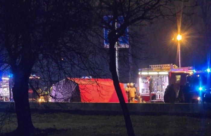 Two dead after serious accident with wrong-way driver on A12 in Meise, third person in danger of life: “He stopped to urinate against the central reservation”