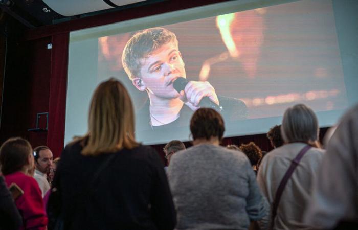 After leaving the Star Academy, Charles returns for an evening to Pléneuf-Val-André for his fans