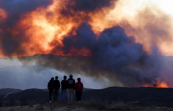 The firefighters resume the upper hand over the fire