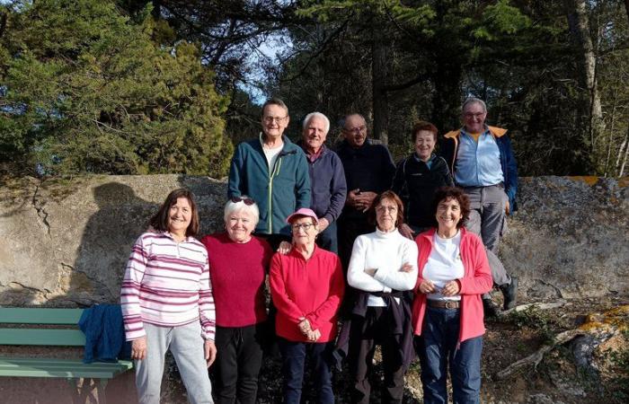 Fontiès-d'Aude: hikers in Aigues-Vives