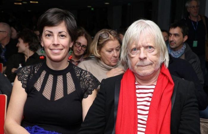 Renaud is over the moon with his wife Cerise, whose now short hair enhances her favorite earrings