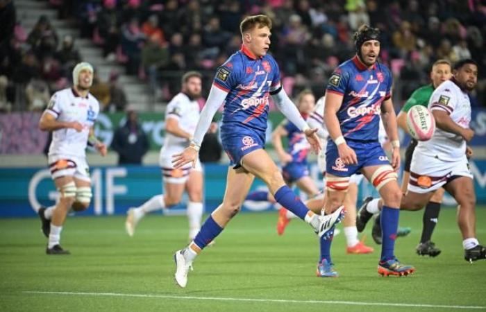 Hit in the head, Stade Français fullback Léo Barré comes out against Vannes