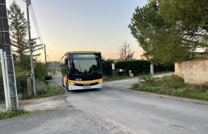 Lisle-sur-Tarn. The free “Sillonne” shuttle continues its pace