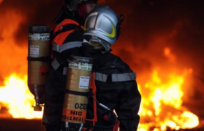 A house completely devoured by flames north east of Toulouse