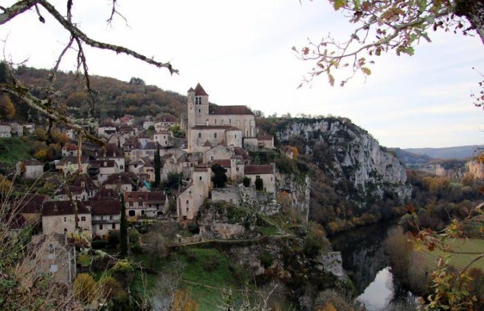 Saint-Cirq-Lapopie. Information from the Society of Friends of Saint-Cirq