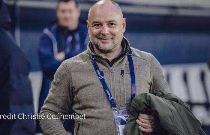 Girondins: John Williams indicates that he is a volunteer leader in Bordeaux