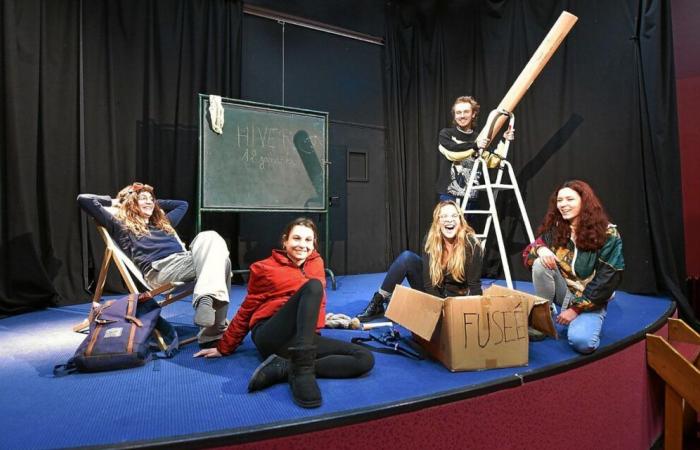 In Morlaix, the actresses of the Brunes collective decline youth with four voices