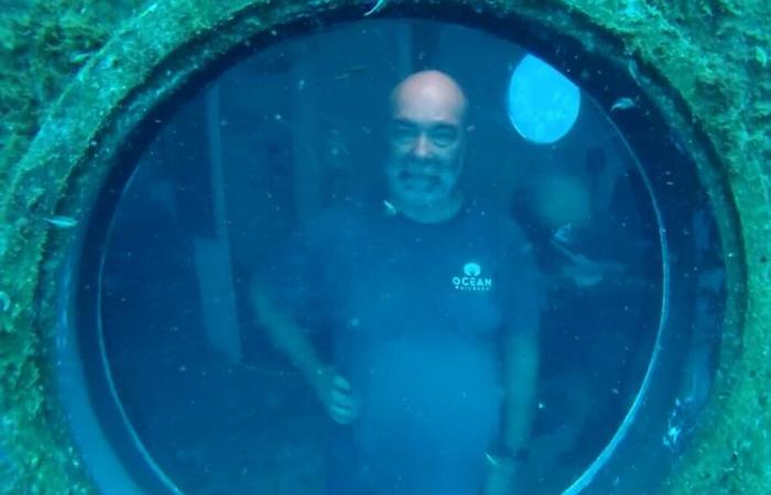 VIDEO. Locked underwater in a capsule for 4 months, a German breaks the Guinness World Record