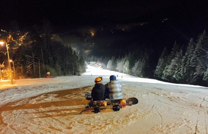 Enjoy the night alpine skiing in these stations near Annecy and descend the slopes under the stars!