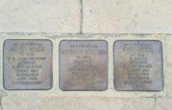 What are the “Stolpersteine”, these cobblestones of memory that make their way on the sidewalks of Bordeaux?