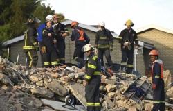 Building collapse in South Africa: Eight dead and 40 workers still trapped