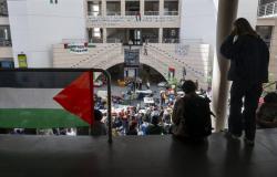 At the University of Geneva, students for Palestine will not break camp tonight