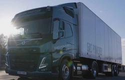 Largest truck producer unveils 500 hp engine using 3 fuels