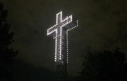 100 years ago, the cross of Mount Royal was lit up for the first time