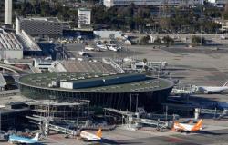 At Nice airport, a homeless man manages to get onto the runway… via the baggage carousel