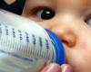 A grandmother mixes water and white wine while preparing her grandson’s bottle: the infant has an alcoholic coma