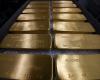 Gold price is subdued as investors await additional interest rate data from the Federal Reserve.