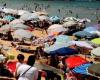 Tangier: war on parasol rental companies is declared