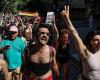 Arrests during flash pride march in Istanbul