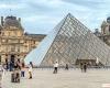 Fashion
      at
      the
      Louvre:
      the
      first
      fashion
      exhibition
      in
      the
      history
      of
      the
      Louvre
      Museum