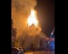 The
      Immaculate
      Conception
      Church
      of
      Saint-Omer
      ravaged
      by
      fire:
      the
      bell
      tower
      has
      fallen