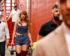 Taylor
      Swift
      at
      Kansas
      City
      Chiefs/
      Baltimore
      Ravens
      Game
      in
      Red
      Boots