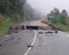 the
      road
      collapses
      on
      the
      RN
      134
      at
      Urdos,
      access
      to
      the
      Somport
      tunnel
      impossible