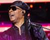 Stevie
      Wonder
      is
      back
      with
      a
      political
      song
      after
      4
      years
      of
      absence:
      listen!