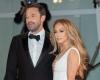 Jennifer
      Lopez
      and
      Ben
      Affleck
      Pictured
      Kissing
      and
      Holding
      Hands
      Amid
      Divorce:
      What
      We
      Know