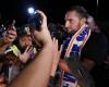 Adrien Rabiot cheered on his arrival at Marignane airport this Monday evening