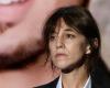 Tears fall on Charlotte Gainsbourg’s face: she has difficulty hiding her emotion, not far from the Sarkozy couple