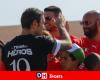 Amazing scene: former world champions playing football in the desert!