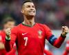 Football: a goal and a nice gesture towards a spectator, Cristiano Ronaldo still on top with Portugal