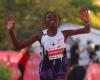 In Chicago, Kenyan Ruth Chepngetich shatters the marathon world record in less than 2h10