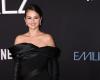 Selena Gomez, captivating: she reveals her wasp waist in a long sheath dress