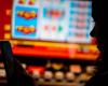 why the legalization of online casinos, desired by the government, is debated