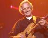 “John McLaughlin, at the heart of the guitar”