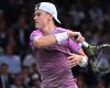 Holger Rune defeats Alex de Minaur to advance in Paris | ATP Tour