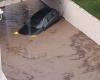 The rains cause flooding in the urban area of ​​Altea with a car trapped